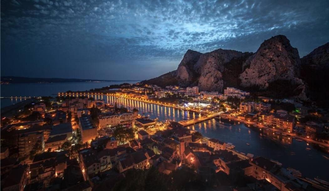 Apartment Ines Omis Exterior photo