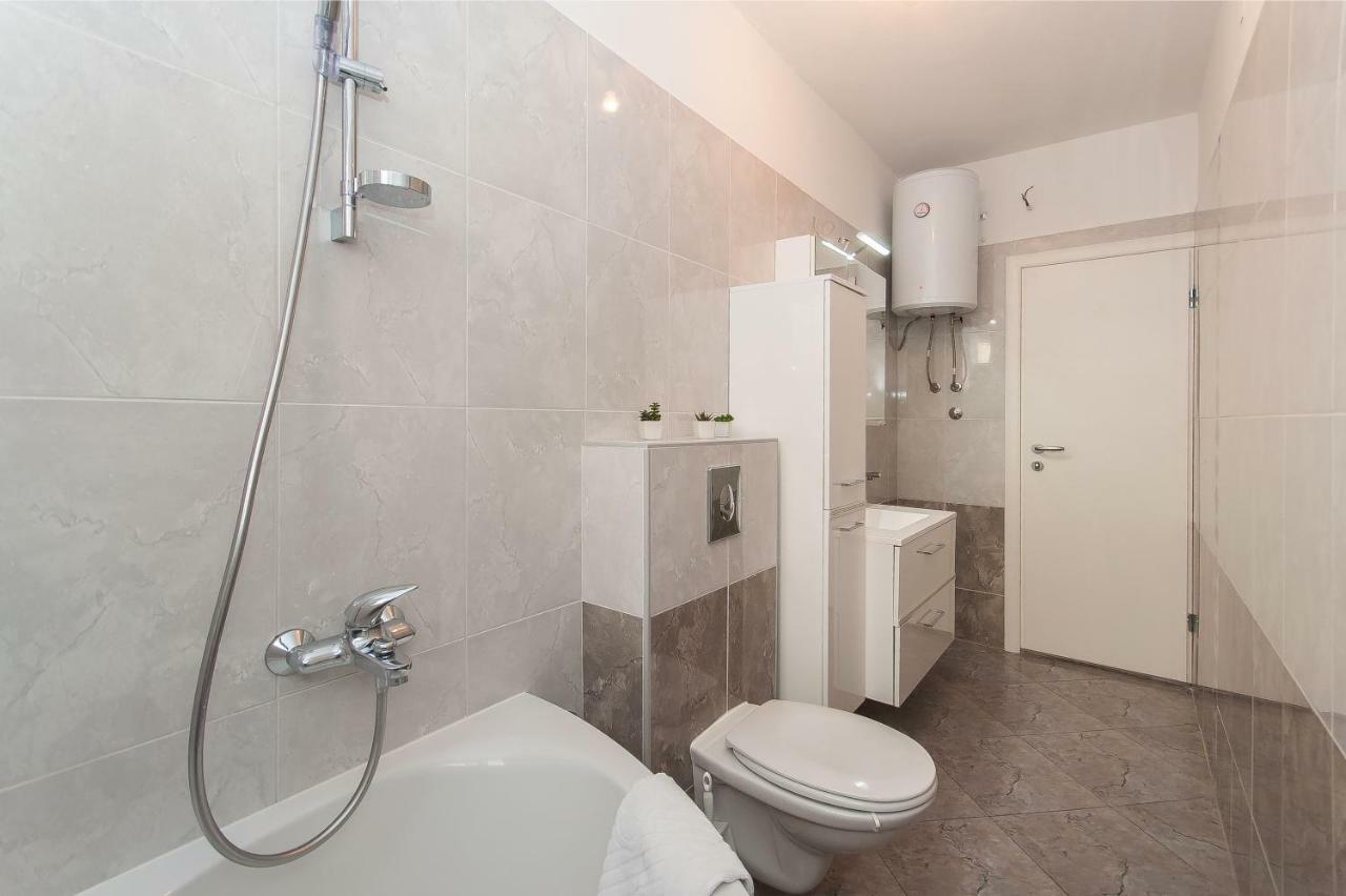 Apartment Ines Omis Exterior photo
