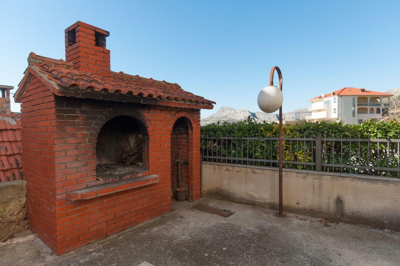 Apartment Ines Omis Exterior photo
